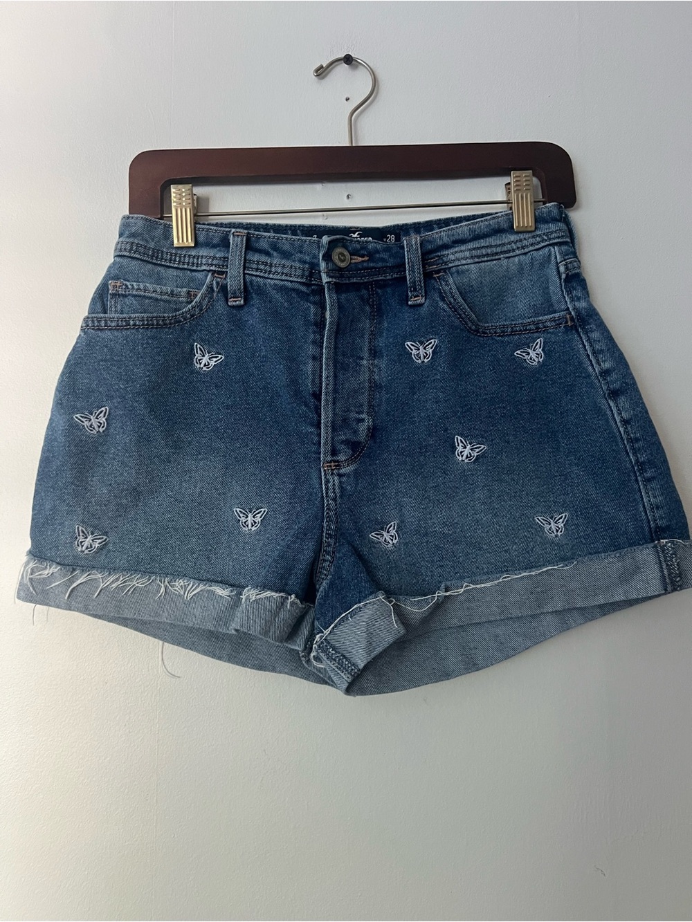 Hollister Women’s curvy ultra high rise Denim Shorts Butterfly Embroidery, 7/28